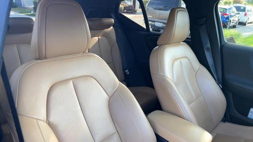 Silver 2019 Volvo XC40 T5 Momentum