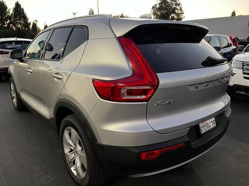 Silver 2019 Volvo XC40 T5 Momentum