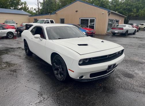 White 2016 Dodge Challenger SXT