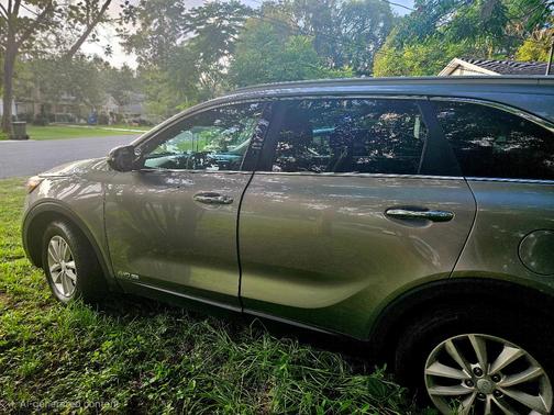 Silver 2018 Kia Sorento LX