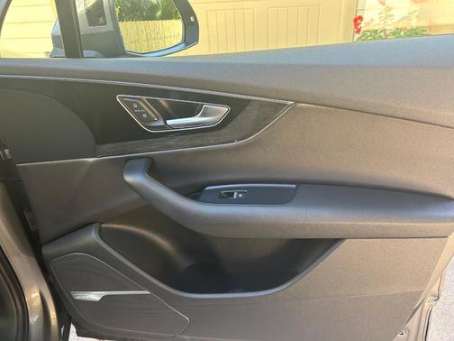 Gray 2017 Audi Q7 3.0T Prestige