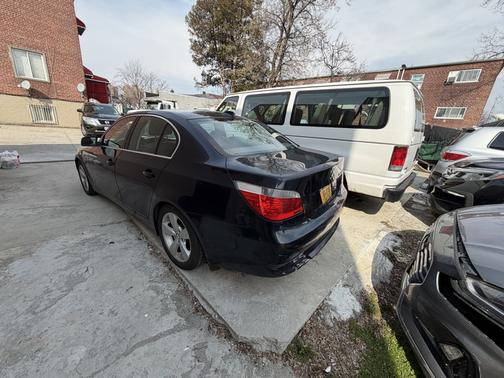 Blue 2007 BMW 530 xi