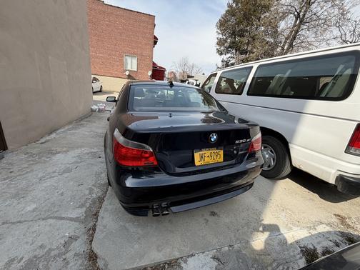 Blue 2007 BMW 530 xi