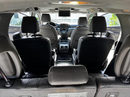 White 2019 Honda Odyssey Elite