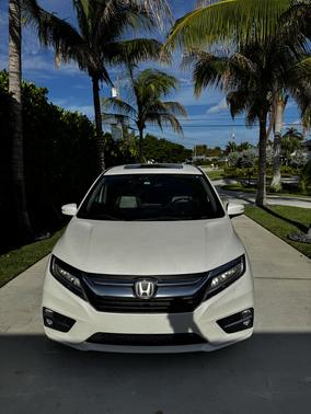 White 2019 Honda Odyssey Elite