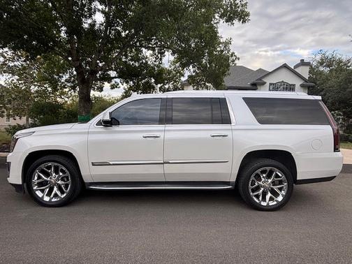2016 Cadillac Escalade ESV Luxury