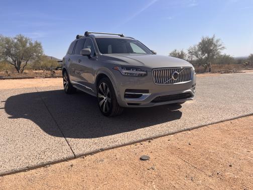2024 Volvo XC90 Recharge Plug-In Hybrid T8 Ultimate Bright Theme 7 Passenger