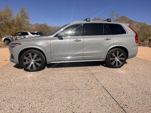 2024 Volvo XC90 Recharge Plug-In Hybrid T8 Ultimate Bright Theme 7 Passenger