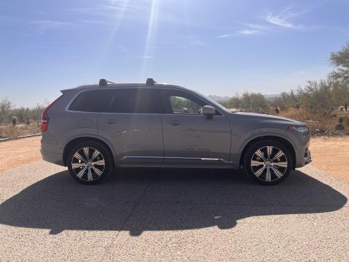 2024 Volvo XC90 Recharge Plug-In Hybrid T8 Ultimate Bright Theme 7 Passenger