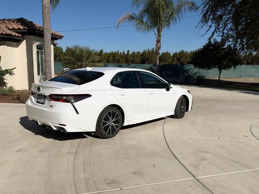 White 2022 Toyota Camry SE Nightshade