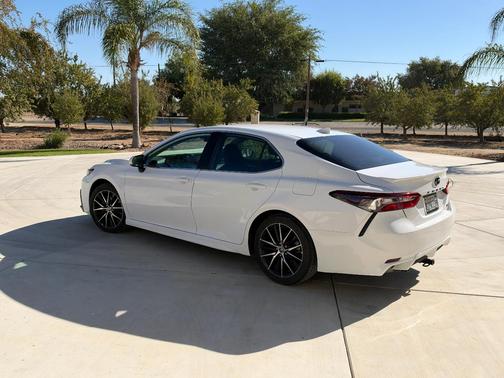 White 2022 Toyota Camry SE Nightshade