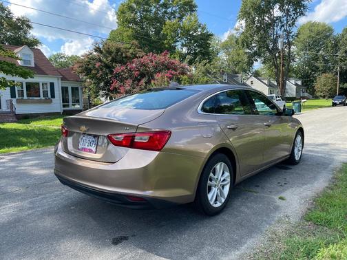 Beige 2018 Chevrolet Malibu LT