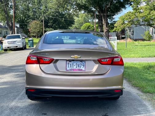 Beige 2018 Chevrolet Malibu LT