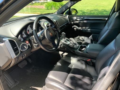 2014 Porsche Cayenne Platinum Edition