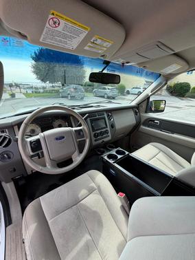 White 2013 Ford Expedition XL