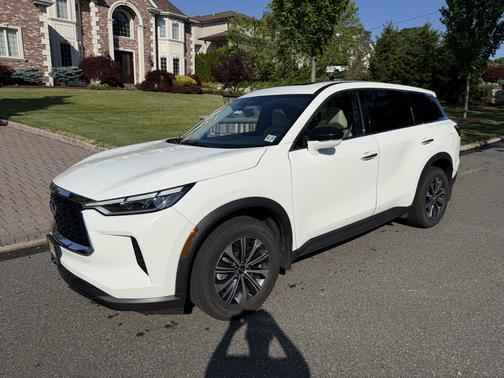 White 2022 INFINITI QX60 PURE