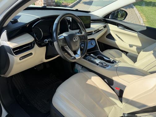White 2022 INFINITI QX60 PURE