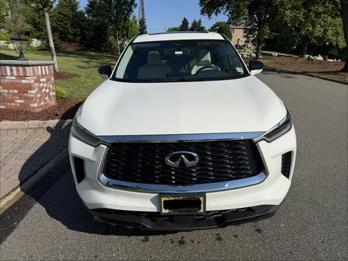 White 2022 INFINITI QX60 PURE