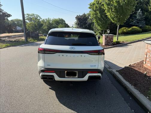 White 2022 INFINITI QX60 PURE