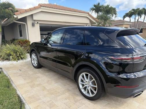 Black 2019 Porsche Cayenne Cayenne