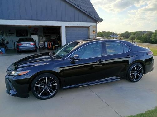 Black 2018 Toyota Camry XSE