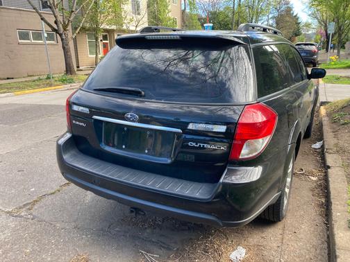 Black 2008 Subaru Outback 2.5 i