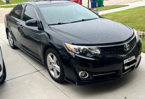 Black 2014 Toyota Camry SE