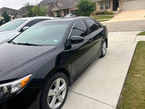 Black 2014 Toyota Camry SE