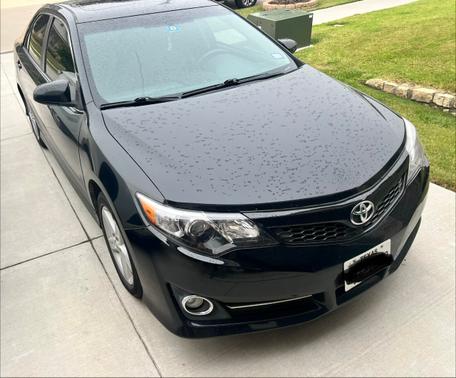 Black 2014 Toyota Camry SE