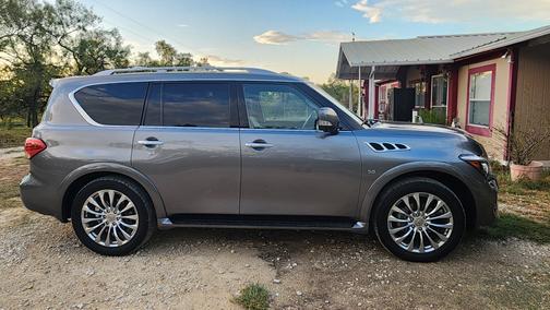 2017 INFINITI QX80 Base