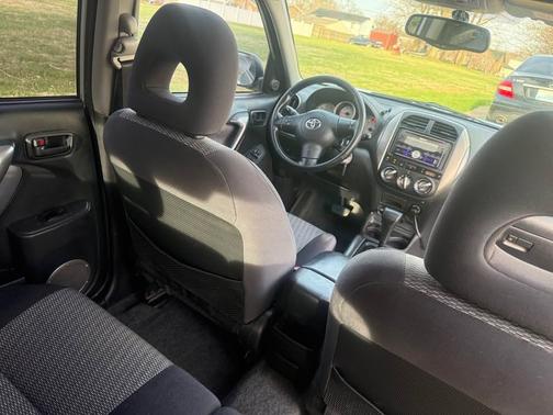 2005 Toyota RAV4 Base