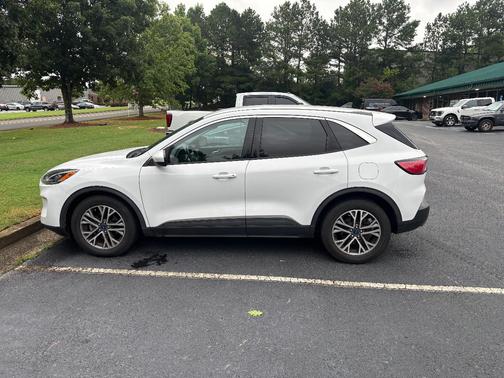 White 2022 Ford Escape SEL