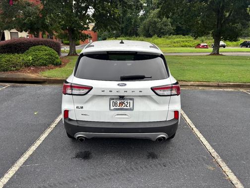 White 2022 Ford Escape SEL