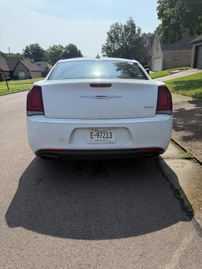 White 2018 Chrysler 300 Touring