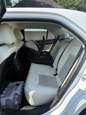 White 2018 Chrysler 300 Touring