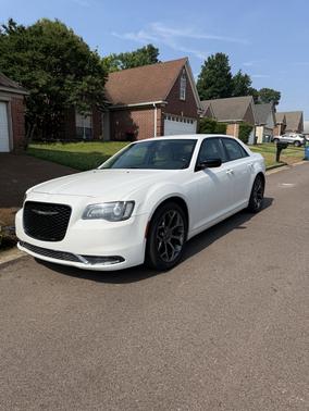 White 2018 Chrysler 300 Touring