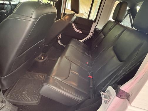 White 2016 Jeep Wrangler Unlimited Sahara