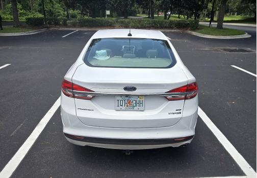 White 2018 Ford Fusion Hybrid SE