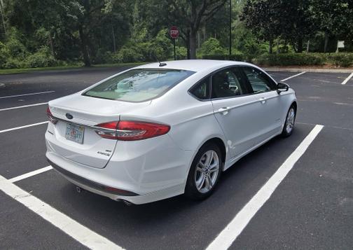 White 2018 Ford Fusion Hybrid SE