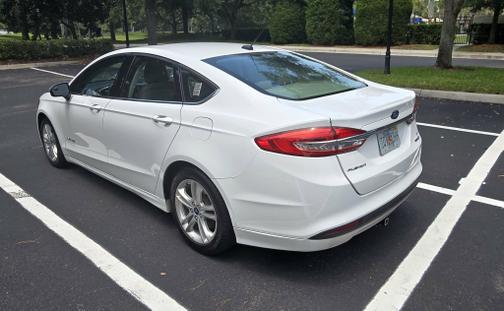 White 2018 Ford Fusion Hybrid SE