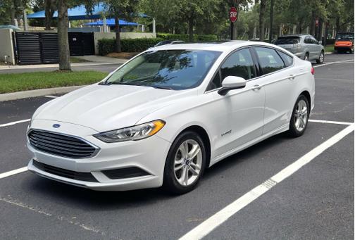 White 2018 Ford Fusion Hybrid SE