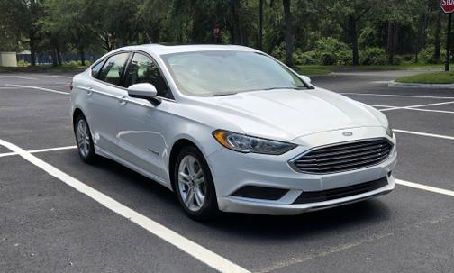 White 2018 Ford Fusion Hybrid SE