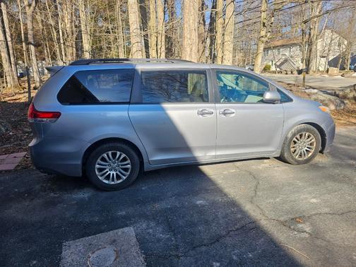2012 Toyota Sienna XLE