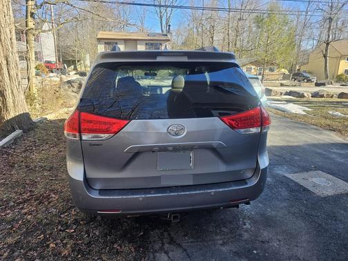 2012 Toyota Sienna XLE