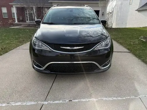 Black 2017 Chrysler Pacifica Touring-L