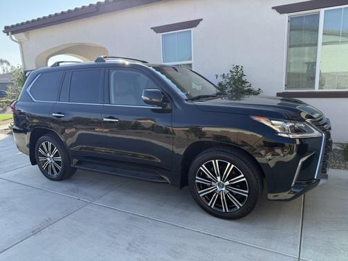 2021 Lexus LX 570 Three-Row