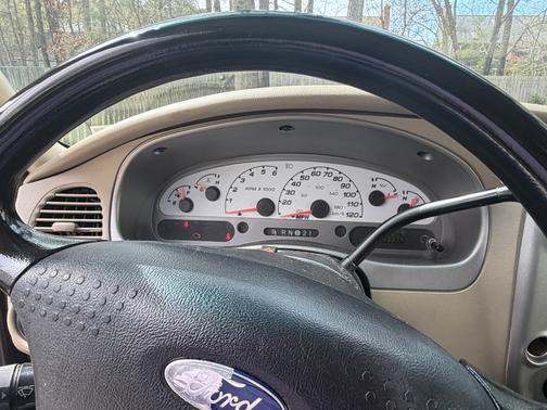 2005 Ford Explorer Sport Trac XLS