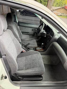 White 2000 Subaru Outback Base