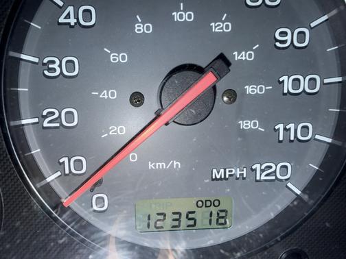 White 2000 Subaru Outback Base