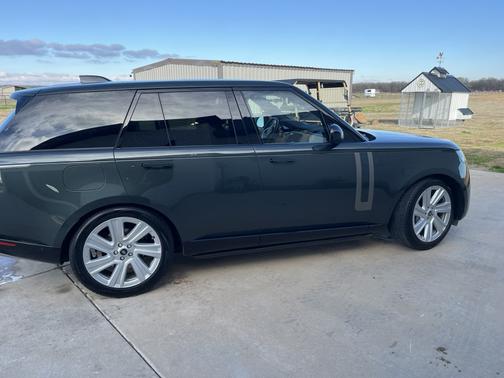 Green 2023 Land Rover Range Rover P400 SE SWB